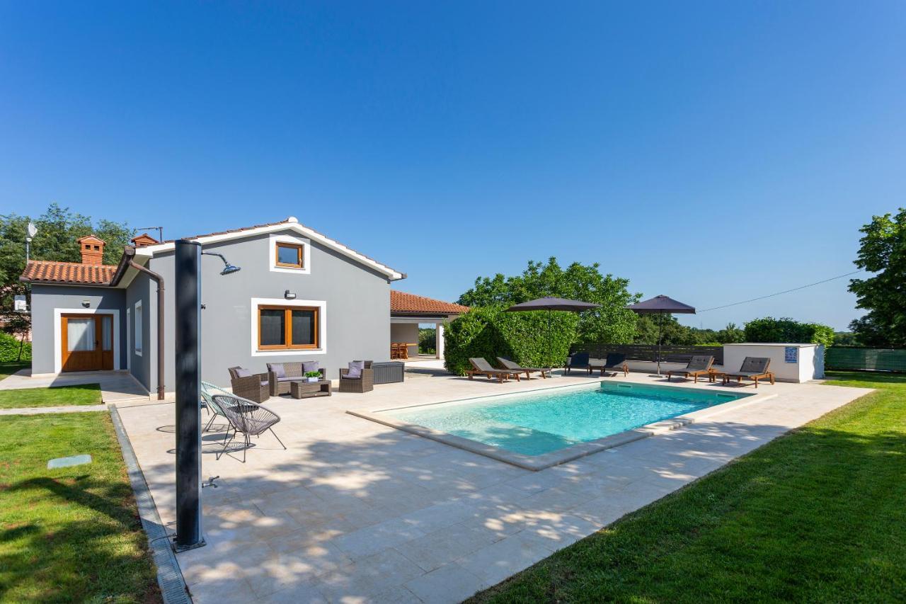Villa Anavi Bicici Exteriör bild