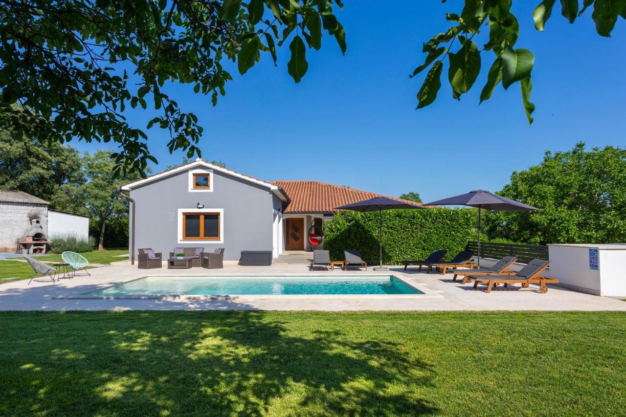 Villa Anavi Bicici Exteriör bild