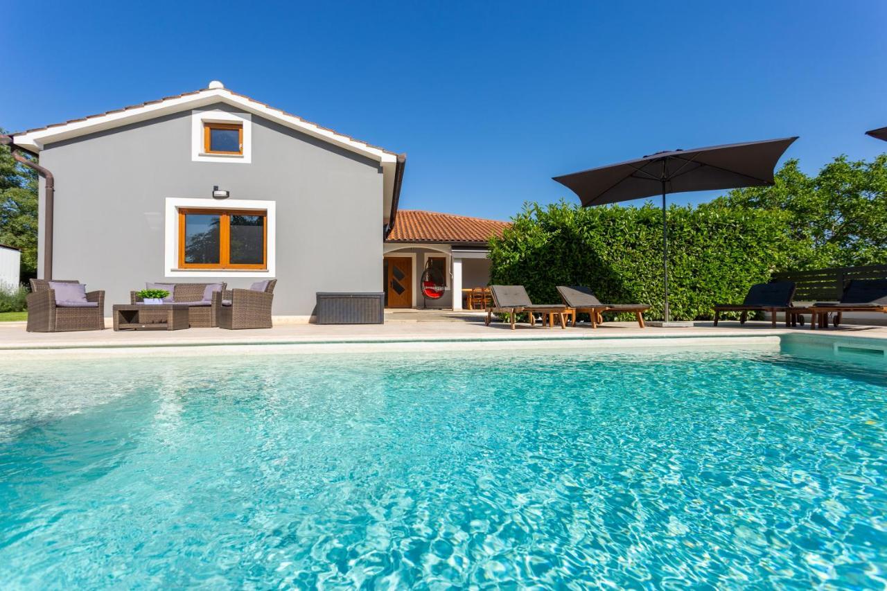 Villa Anavi Bicici Exteriör bild