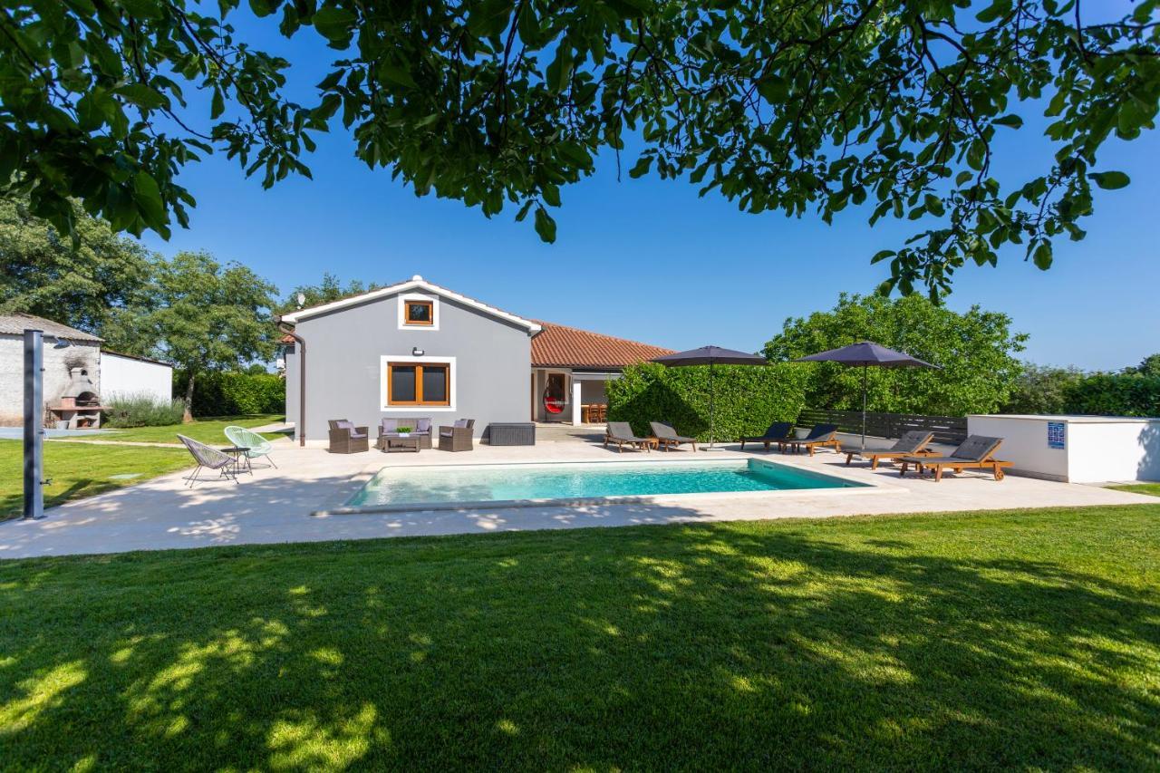 Villa Anavi Bicici Exteriör bild