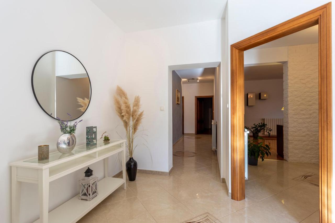 Villa Anavi Bicici Exteriör bild