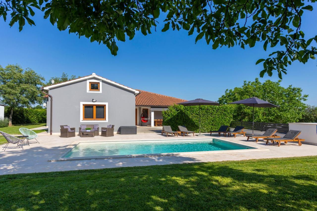 Villa Anavi Bicici Exteriör bild