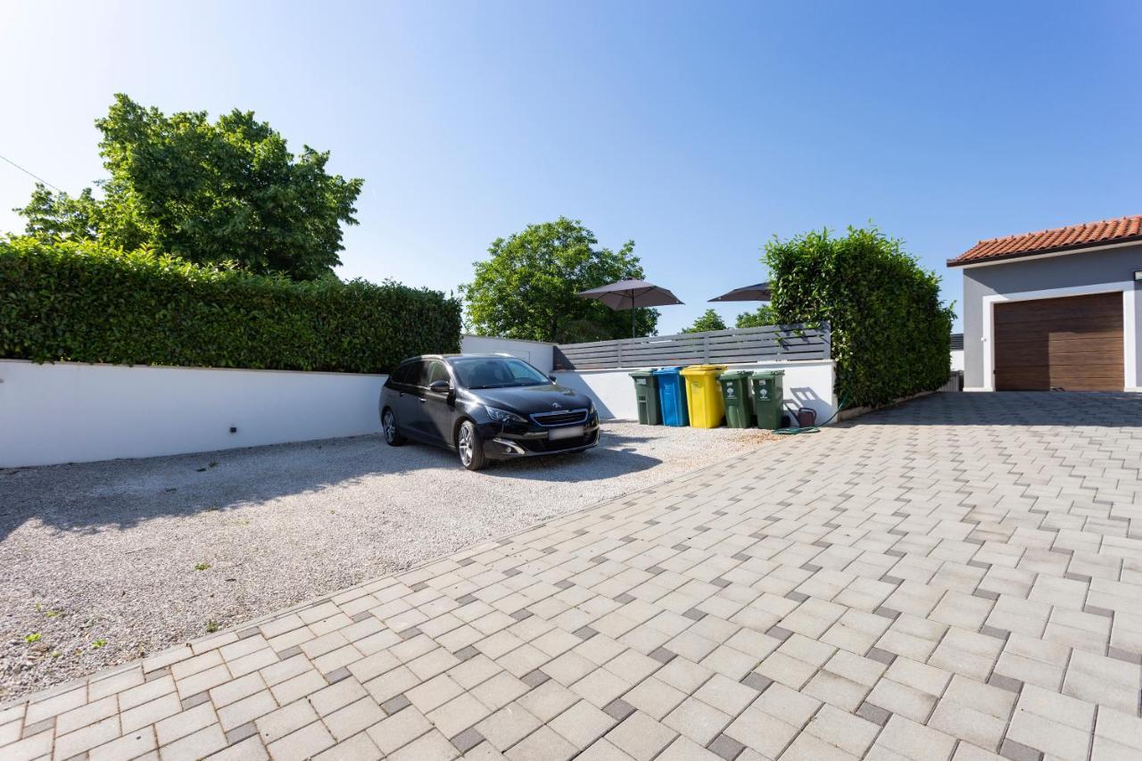 Villa Anavi Bicici Exteriör bild