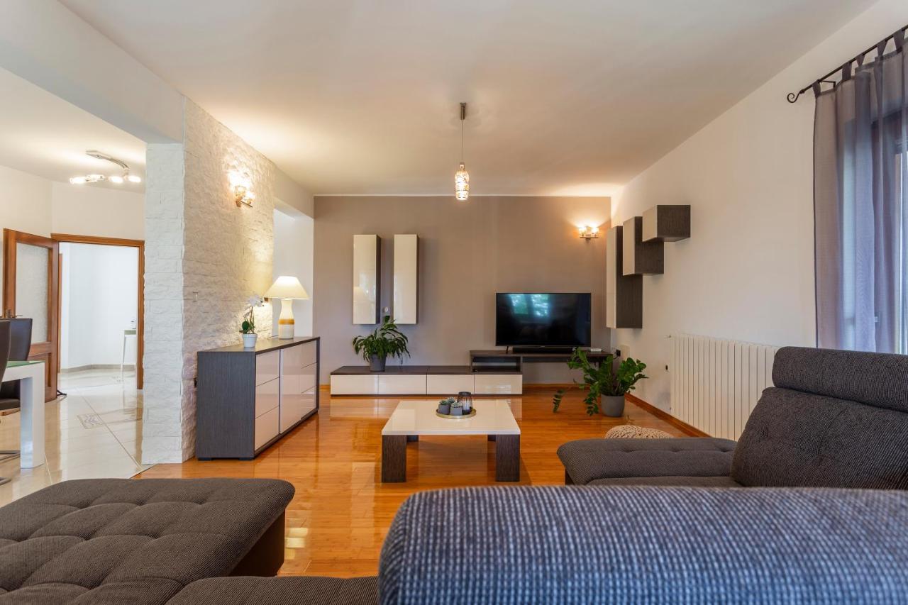 Villa Anavi Bicici Exteriör bild